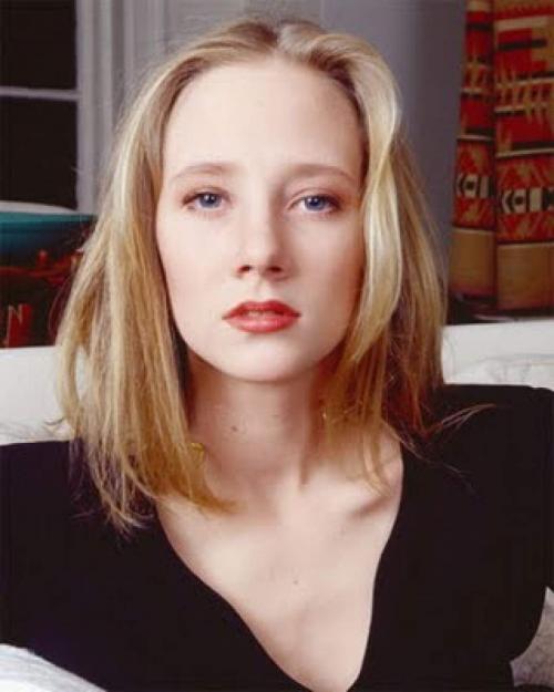 Звезды, ставшие в детстве жертвами насилия