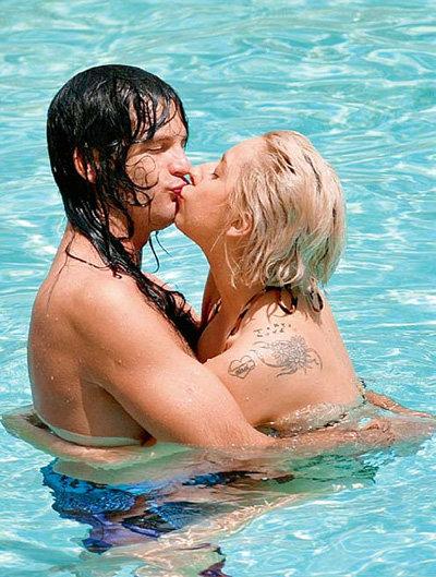 Звезды без стыда: самые горячие пары минувшего лета