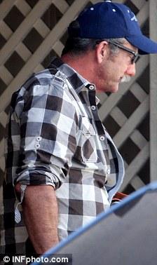 Мел Гибсон приклеил фальшивые усы