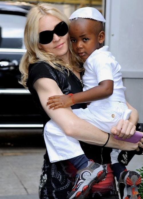 Бабушка сражается с Мадонной за внучку