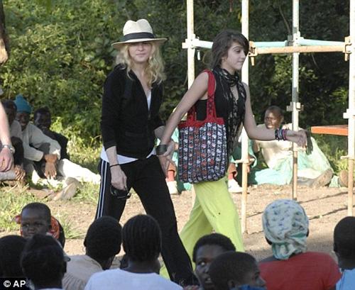 Бабушка сражается с Мадонной за внучку