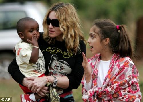 Бабушка сражается с Мадонной за внучку