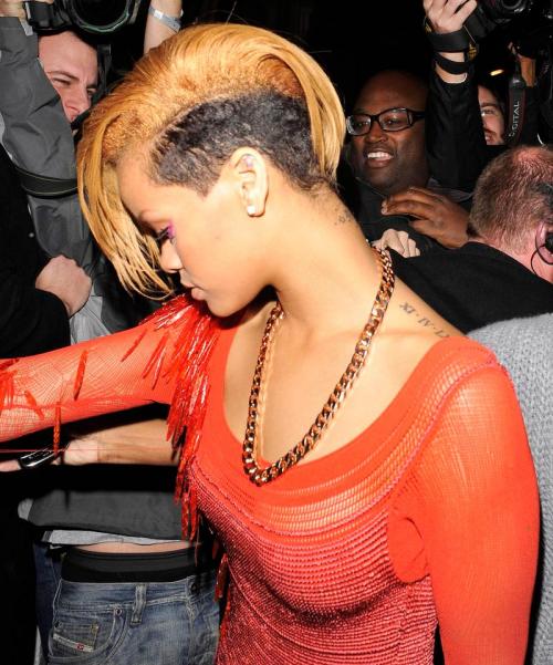 У Рианны обнаружились целлюлитные ноги