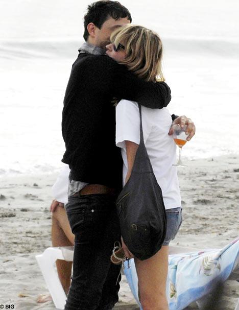 Новый любовник Кейт Мосс тоже подсел на наркотики?