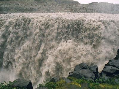 Деттифосс — самый мощный водопад в Европе