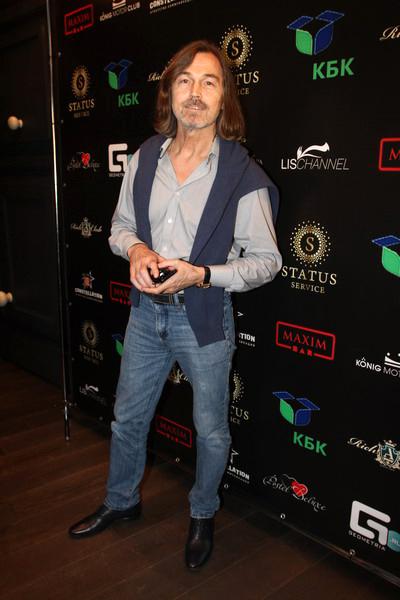 Никас Сафронов против гламура