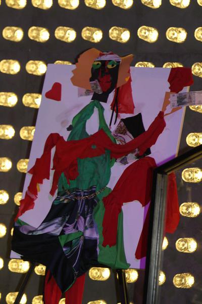 Никас Сафронов против гламура