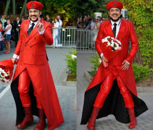 "Стилист нахимичил": наряды звезд, рассмешившие фанатов