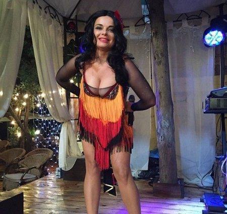 "Стилист нахимичил": наряды звезд, рассмешившие фанатов