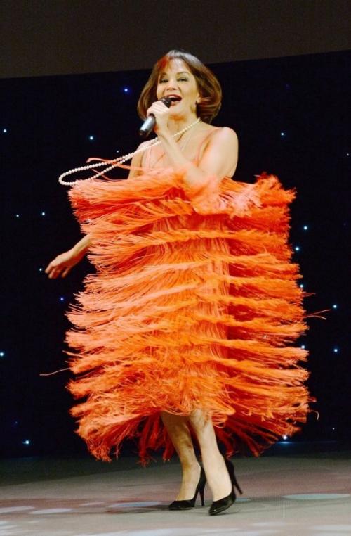 "Стилист нахимичил": наряды звезд, рассмешившие фанатов