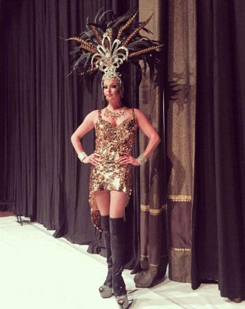 "Стилист нахимичил": наряды звезд, рассмешившие фанатов