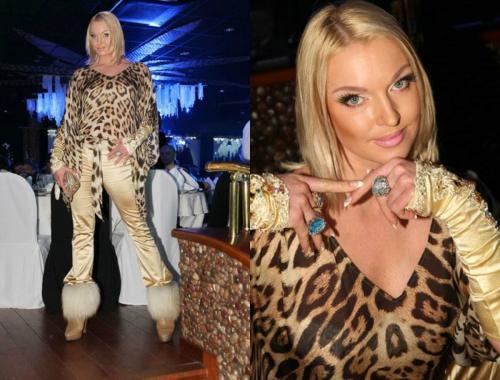 "Стилист нахимичил": наряды звезд, рассмешившие фанатов