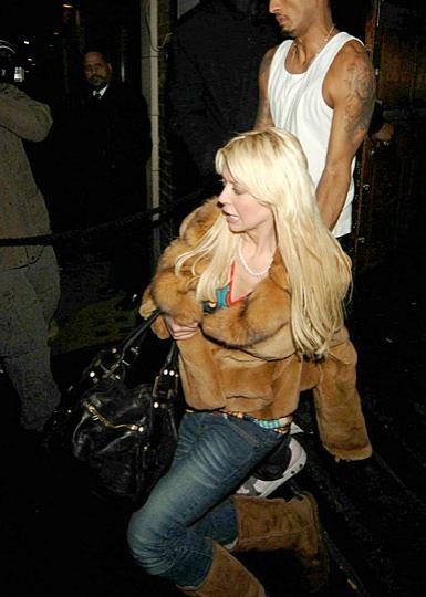 Знаменитости  валятся с ног