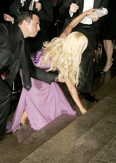 Знаменитости  валятся с ног