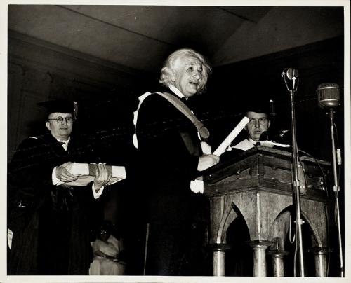 14 уникальных фотографий Альберта Эйнштейна