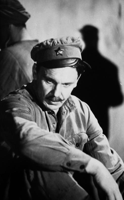 "Белое солнце пустыни" - 1970Георгий Юматов был утвержден на роль Сухова сразу, но подвела дружба с алкоголем.
