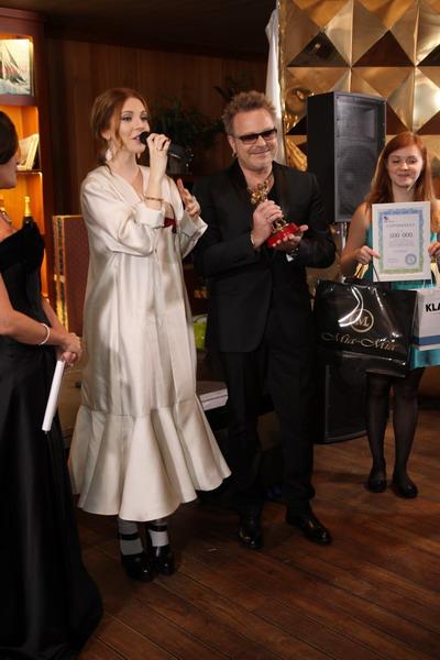 Наталья Подольская своим нарядом «приманивает аиста»