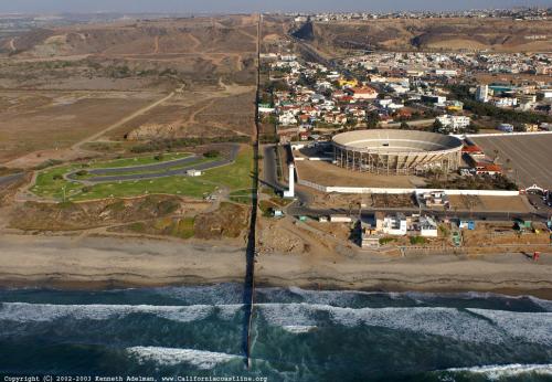 Самые необычные границы, которые наглядно демонстрируют политику государств