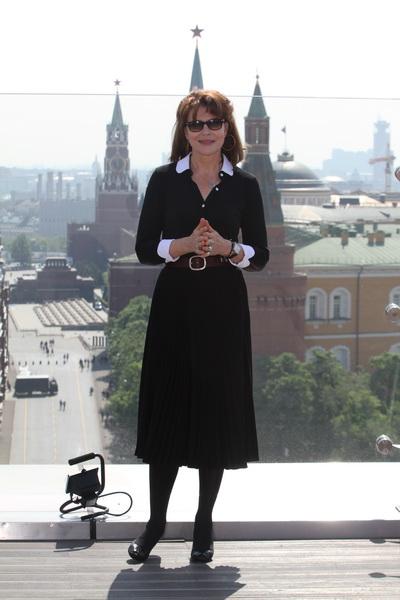 В Москве Фанни Ардан прогулялась по… кладбищу