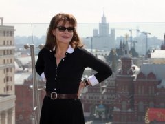 В Москве Фанни Ардан прогулялась по… кладбищу