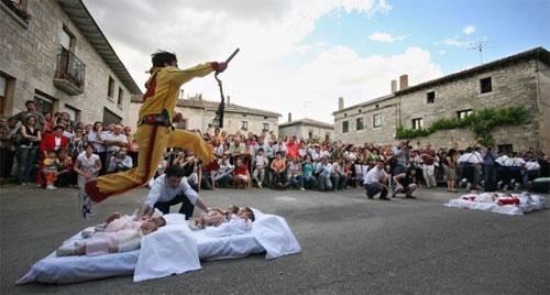 В Испании из младенцев изгоняли дьявола