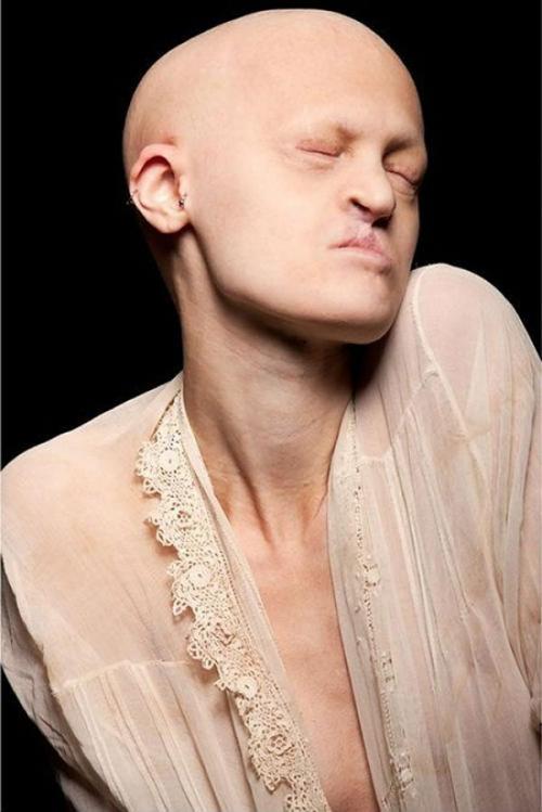 Самая провокационная модель в мире Мелани Гайдос