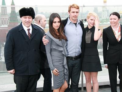 Мила Кунис поработала в Москве переводчиком