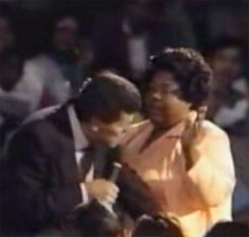 Как согнуть ложку взглядом: разоблачен знаменитый трюк телепата Ури Геллера