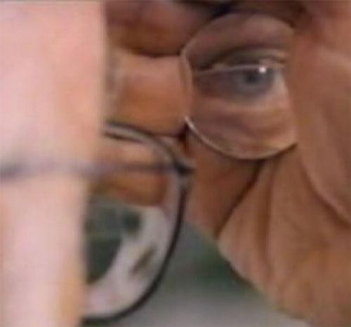 Как согнуть ложку взглядом: разоблачен знаменитый трюк телепата Ури Геллера