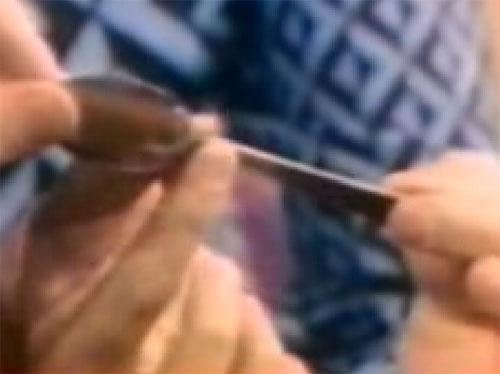 Как согнуть ложку взглядом: разоблачен знаменитый трюк телепата Ури Геллера