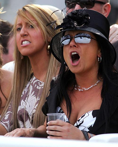 Дамы распоясались на королевских скачках