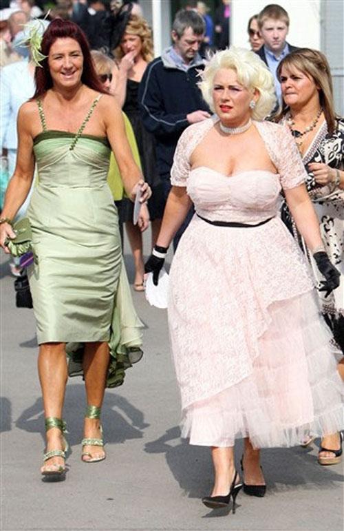 Дамы распоясались на королевских скачках