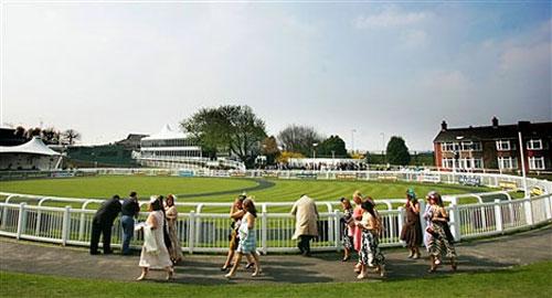 Дамы распоясались на королевских скачках