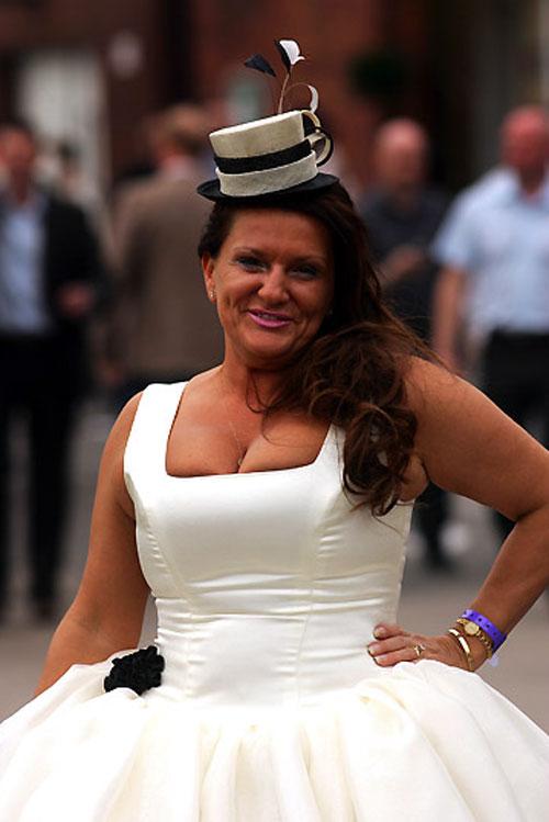 Дамы распоясались на королевских скачках