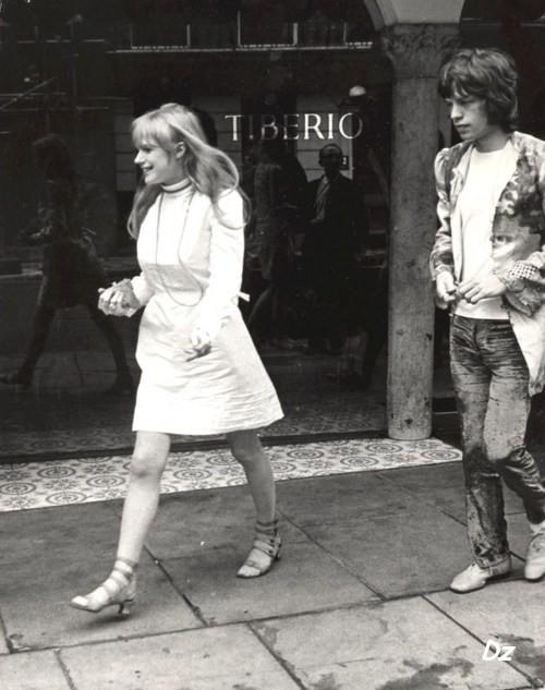 Редкие фотографии юных знаменитостей. часть 11