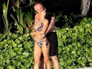 Сальма Хайек  проводит «медовый месяц» в раю