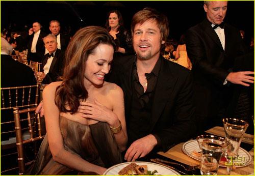 Анджелина Джоли беременна двойней?