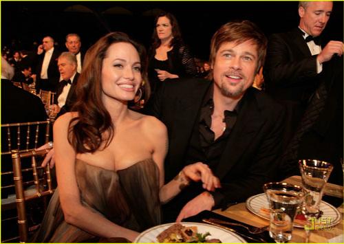 Анджелина Джоли беременна двойней?