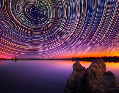 Австралийский фотограф запечатлел вращение Вселенной
