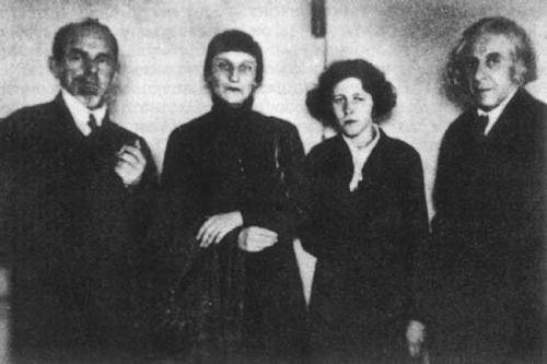 Шведские семьи, попойки и оргии: как прожигали жизнь поэты начала XX века