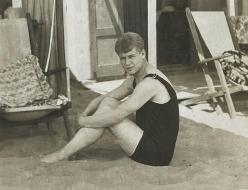 Шведские семьи, попойки и оргии: как прожигали жизнь поэты начала XX века