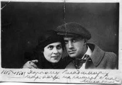 Шведские семьи, попойки и оргии: как прожигали жизнь поэты начала XX века