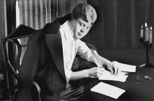 Шведские семьи, попойки и оргии: как прожигали жизнь поэты начала XX века