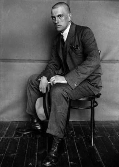 Шведские семьи, попойки и оргии: как прожигали жизнь поэты начала XX века