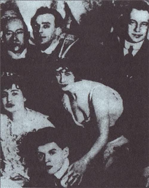 Шведские семьи, попойки и оргии: как прожигали жизнь поэты начала XX века