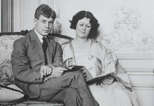 Шведские семьи, попойки и оргии: как прожигали жизнь поэты начала XX века