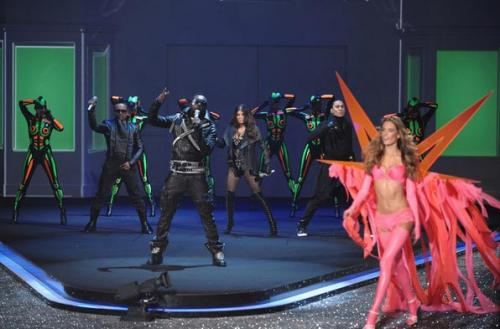 В Нью-Йорке прошло супершоу нижнего белья