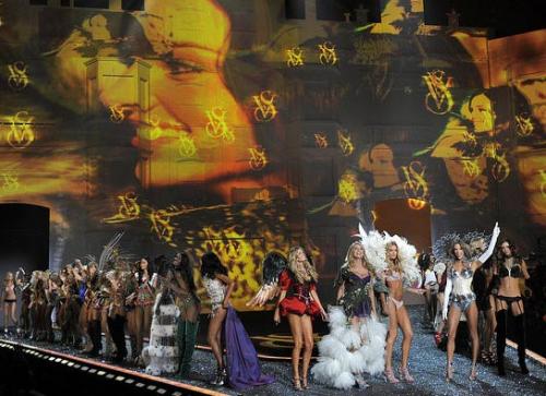 В Нью-Йорке прошло супершоу нижнего белья