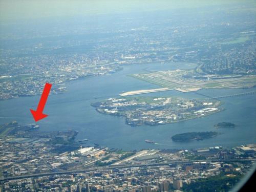 Внушительная плавучая тюрьма, сбежать из которой практически не реально