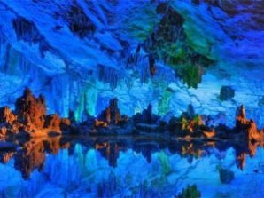 Пещера «Тростниковой флейты» щебечет сталактитовыми «дудочками»